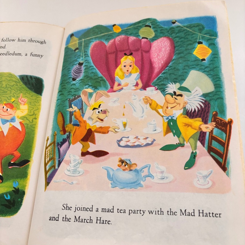 Vintage Walt Disney‎ Alice in Wonderland Meets White Rabbit Little Golden Book - Picture 3 of 7